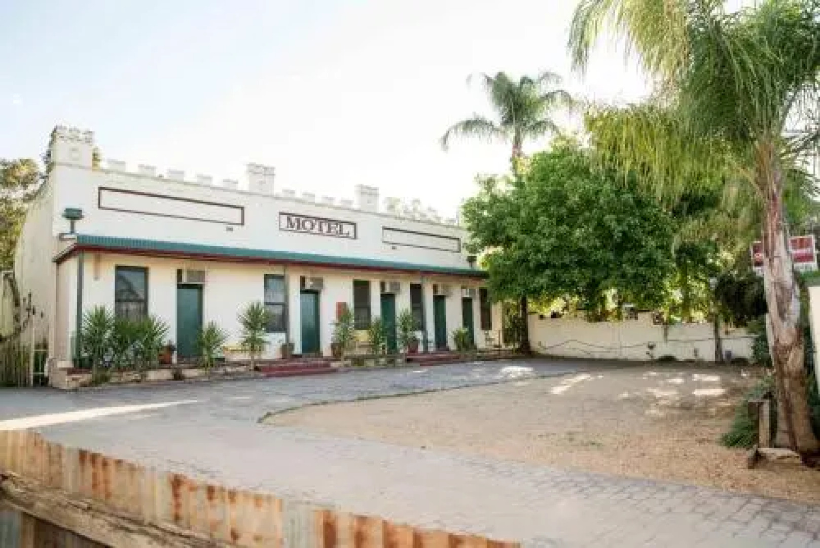Tocumwal Hotel Motel ("The Palms")