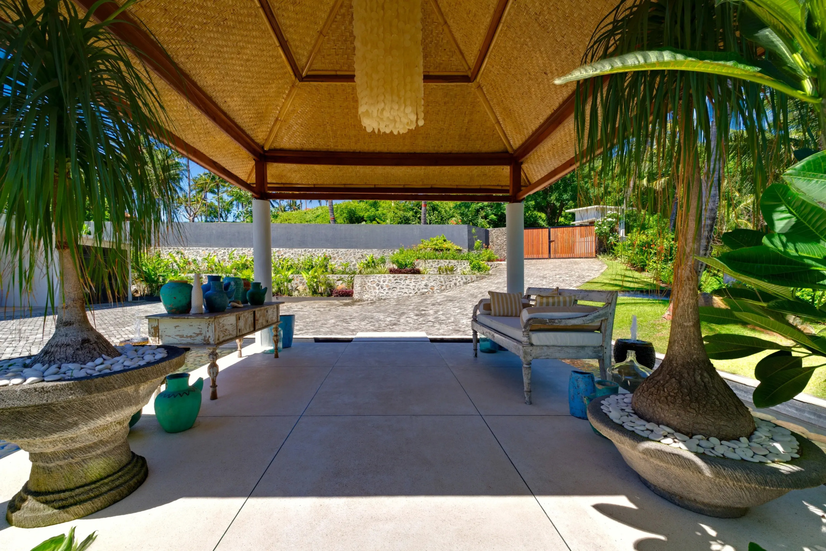 Malimbu Cliff Villa