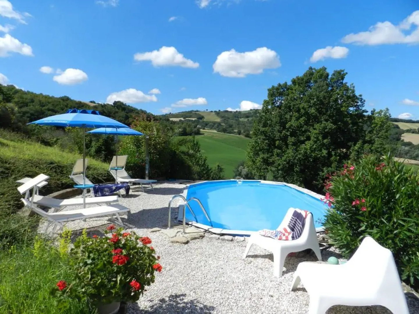 Rosa nel Pozzo Apartments and B&B