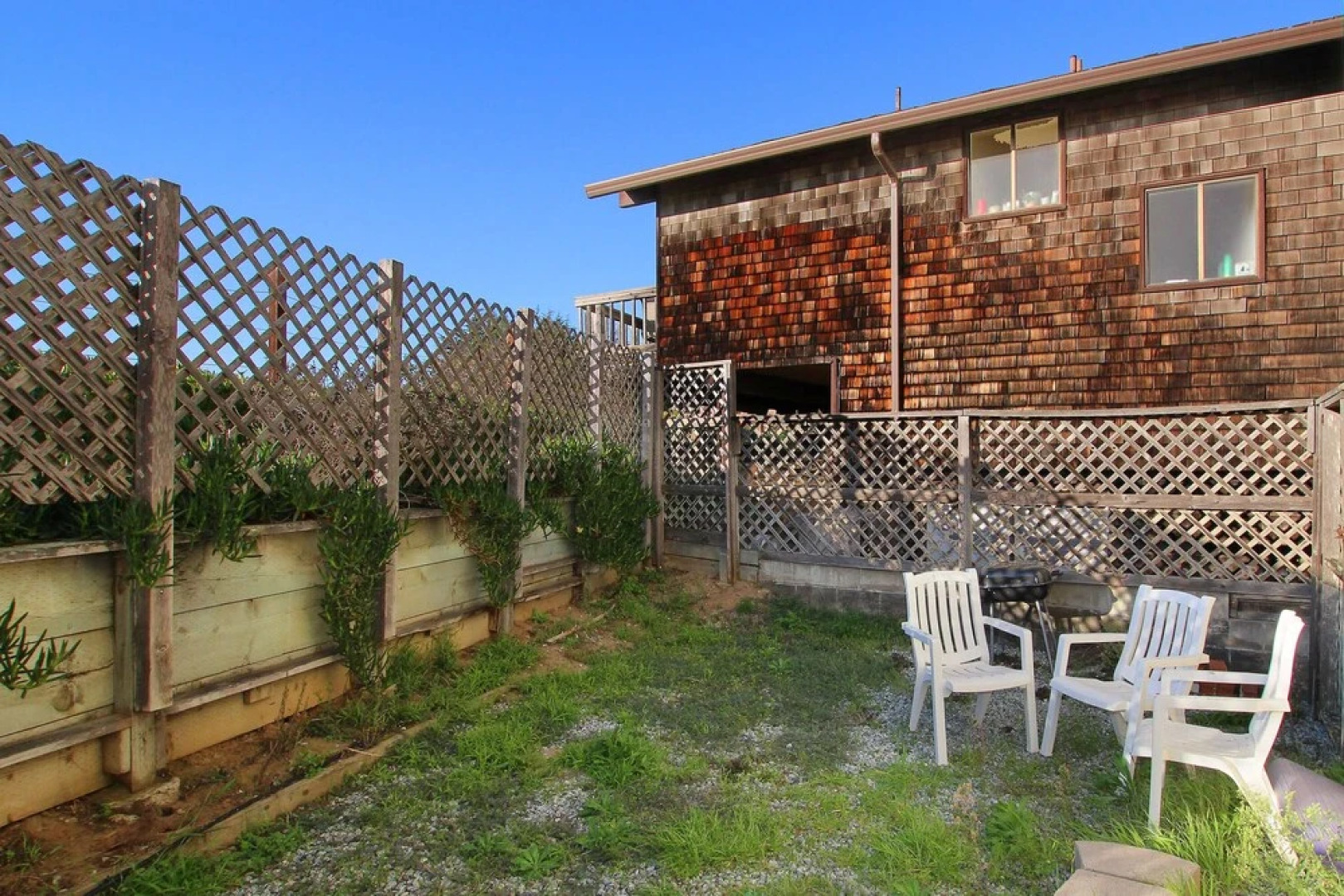 2br W/ Ocean Views - Steps To Beach 2 Bedroom Home