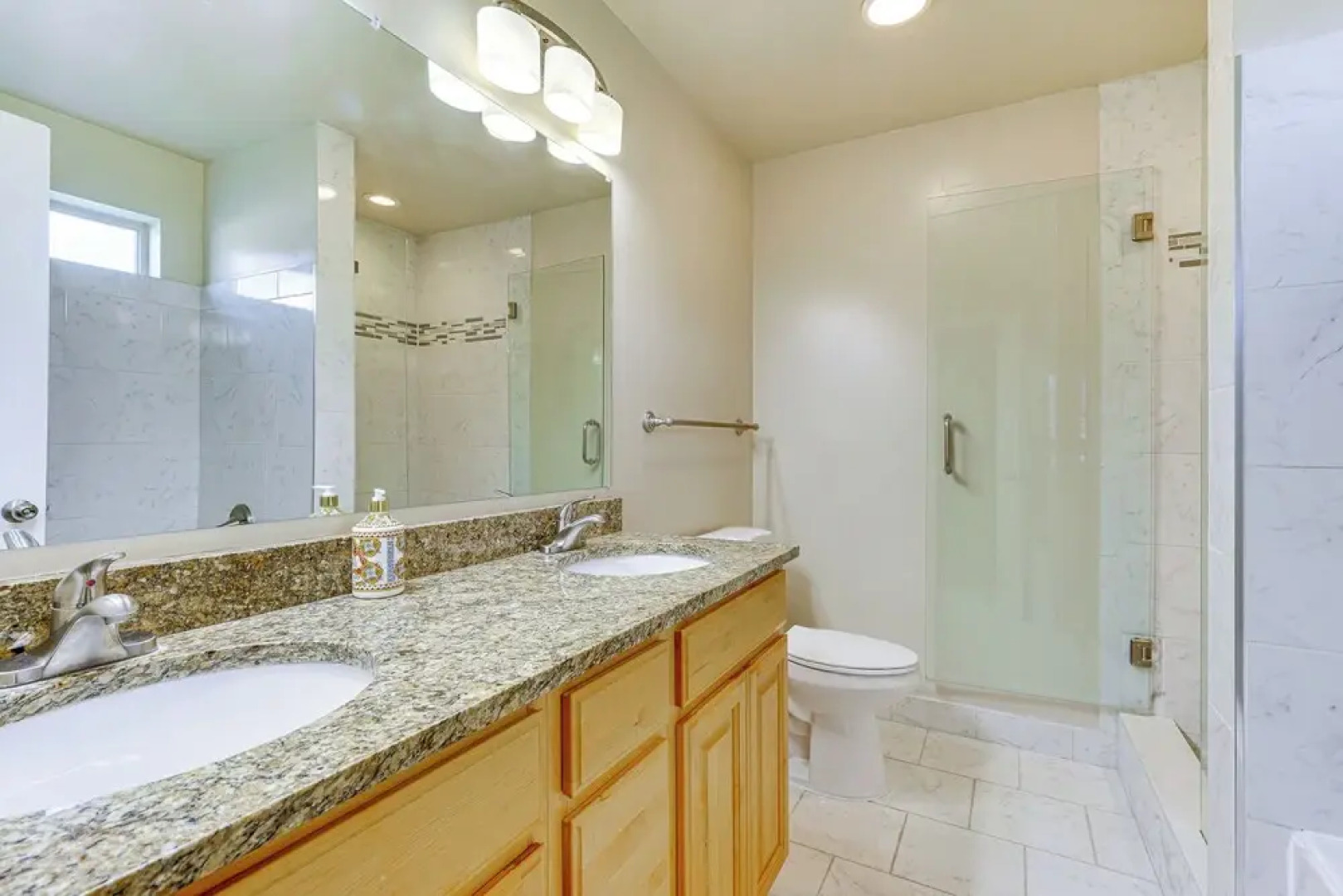 Hike, Golf & Ski: Family Home in South Jordan