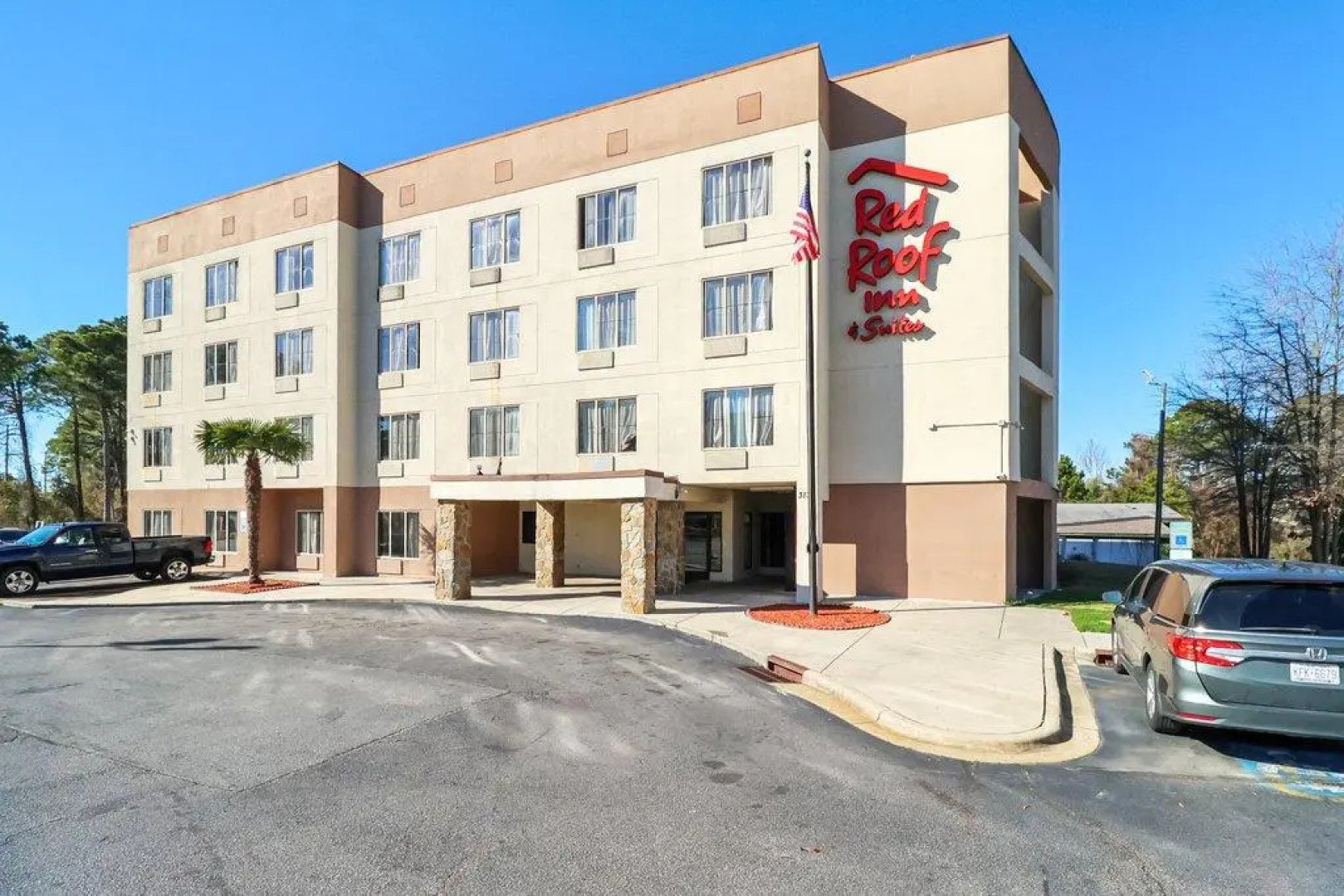 Red Roof Inn & Suites Fayetteville - Fort Bragg