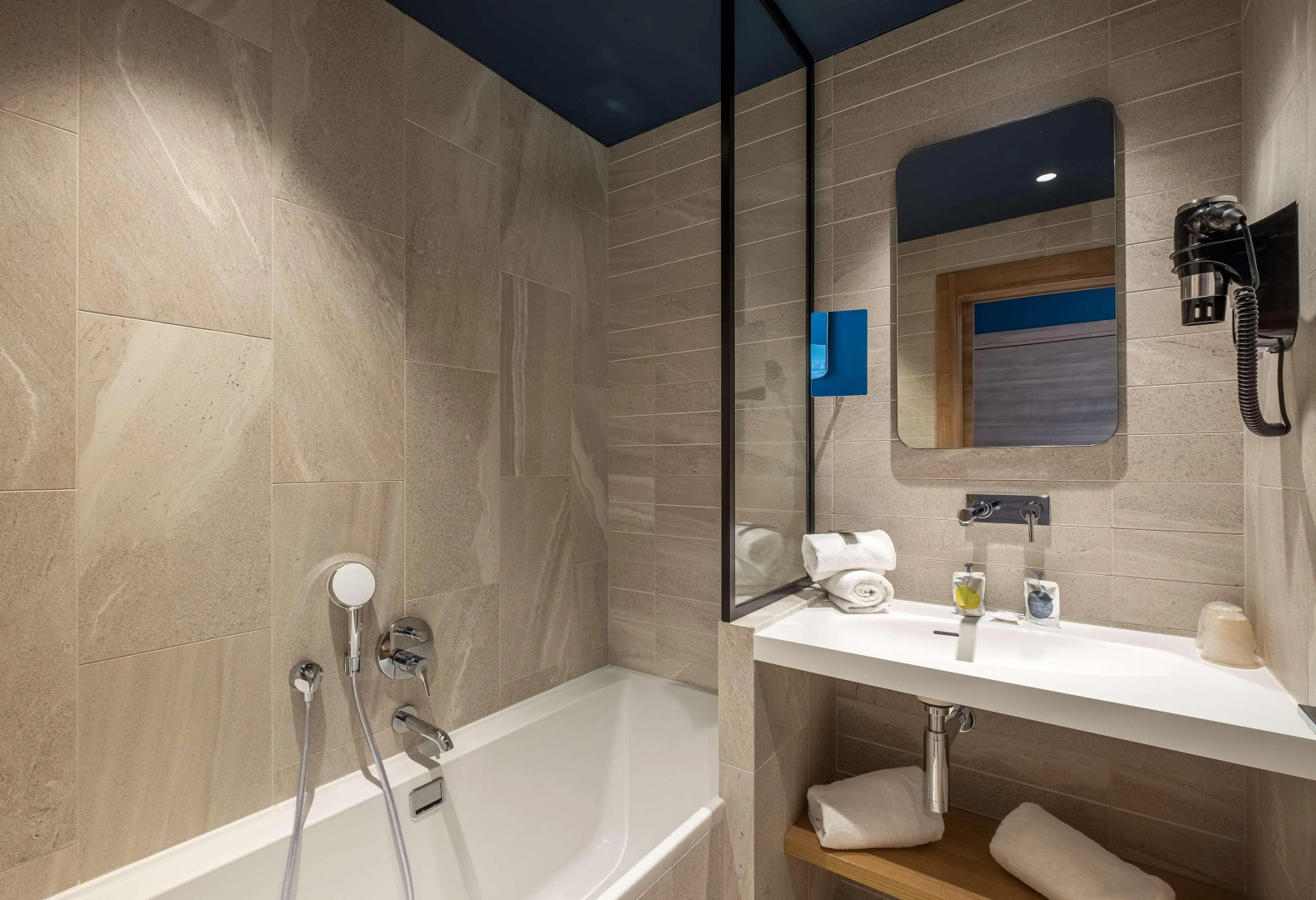 Kyriad Lyon Ouest - Limonest