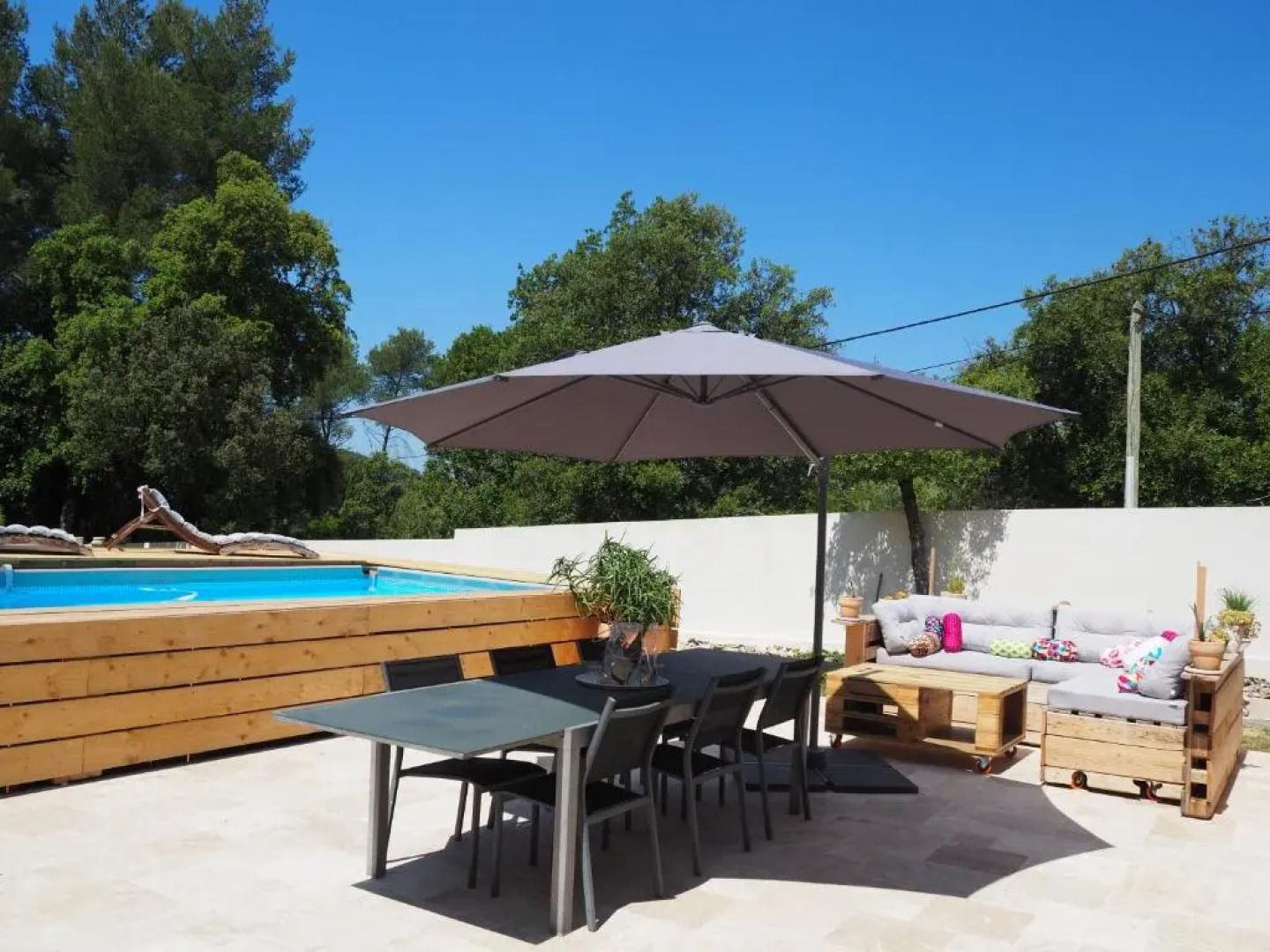 VILLA 6 PERSONNES /PISCINE/CAMPAGNE/TERRAIN DE PETANQUE/15 km BANDOL