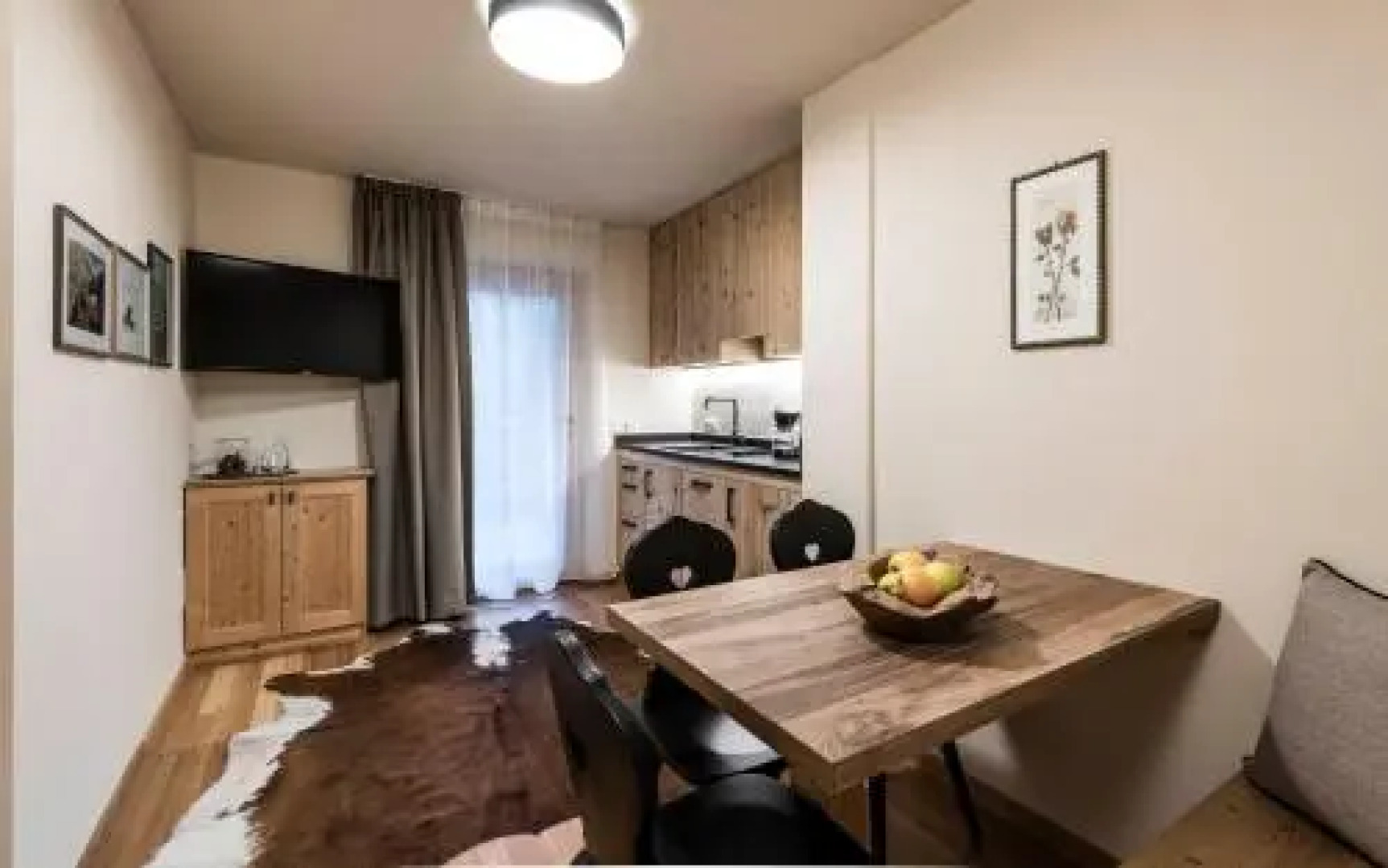 Presulis Hideaway Apartments & Restaurant