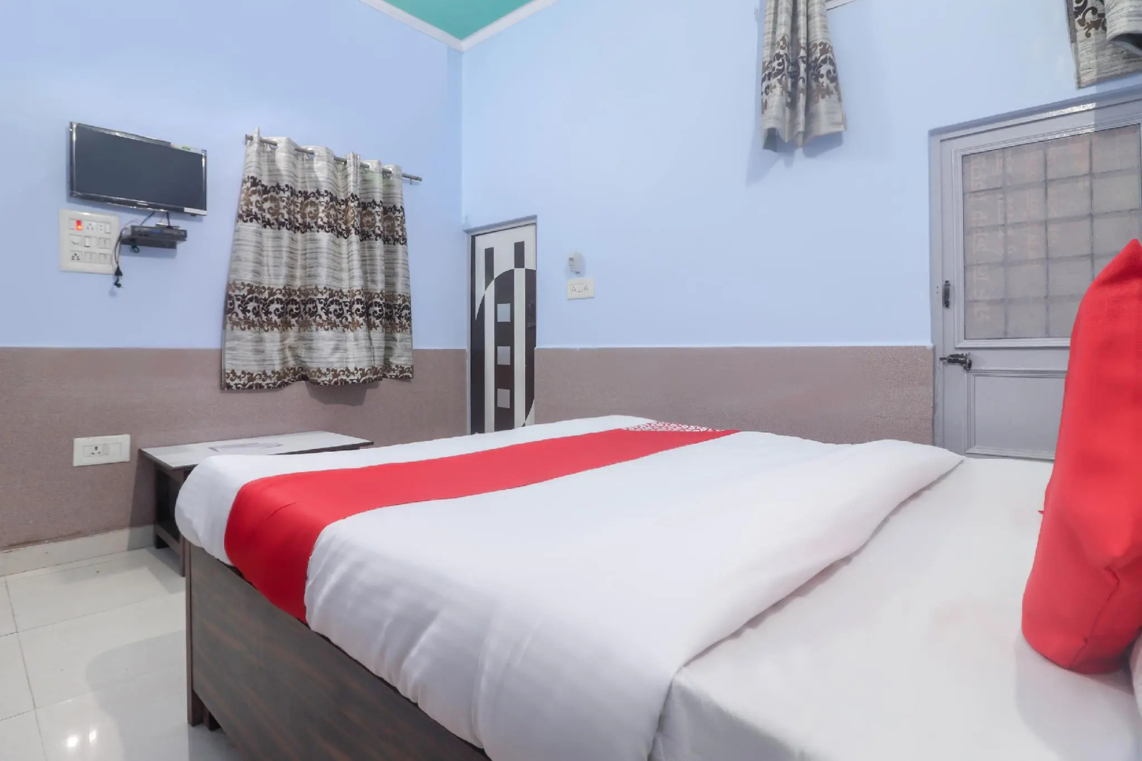 OYO 66876 Santoshi Guest House