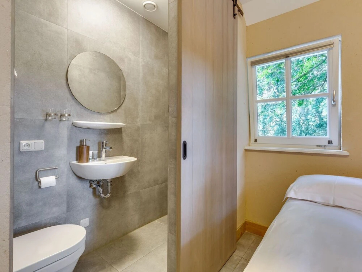 Attractively Renovated Farmhouse From Around 1700