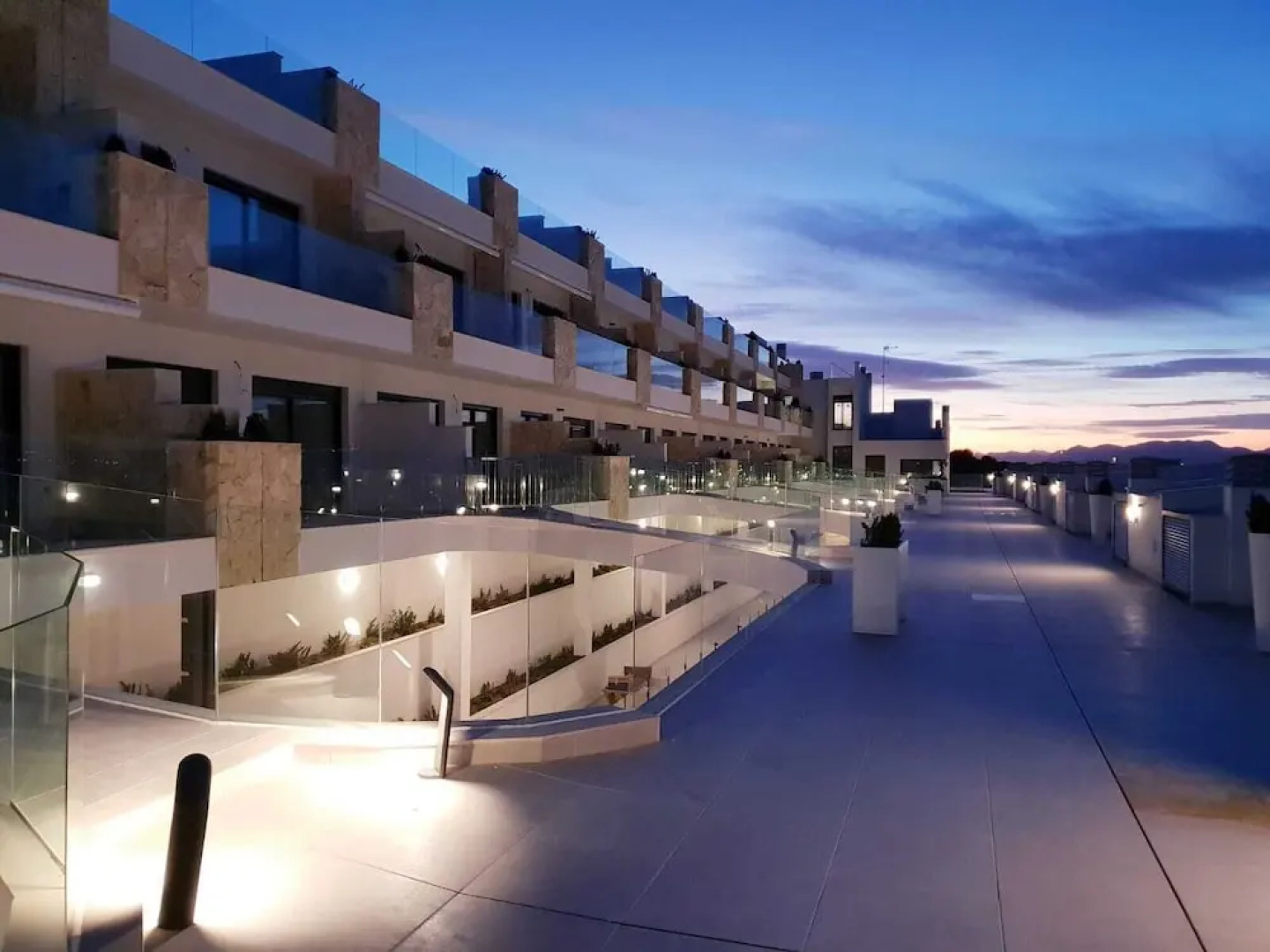 Luxury Apartment on the Beach with Pool 6