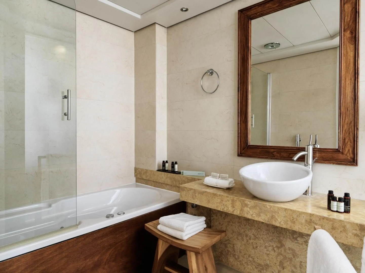 Sea View Cityscape Hotel