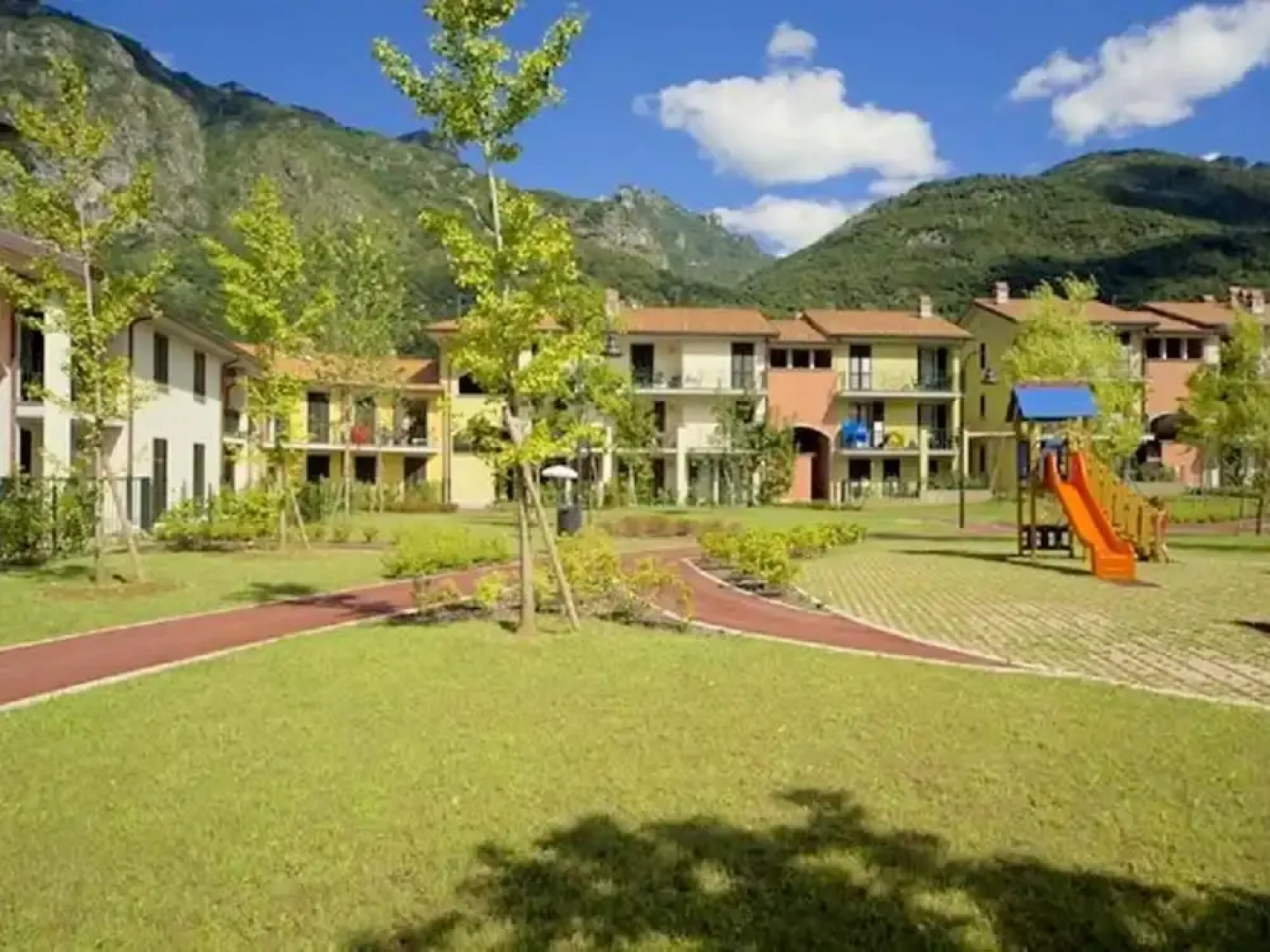 Pleasing Furnished Apartment With View of the Lake