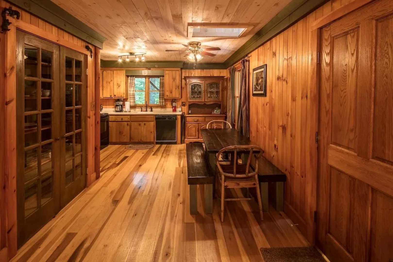 Hidden Creek Cabin Apartment