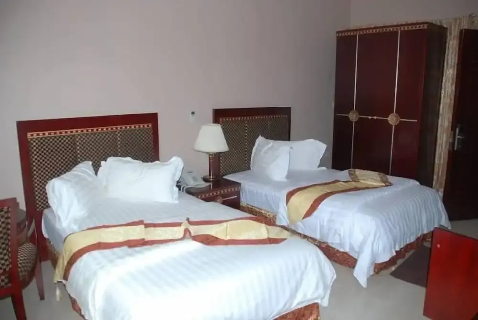 Obaa'S Golden Plaza Hotel