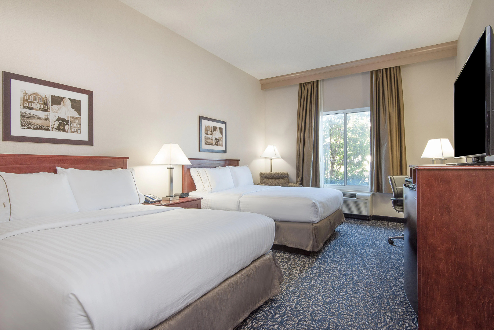 Holiday Inn Express & Suites Philadelphia - Mt. Laurel by IHG