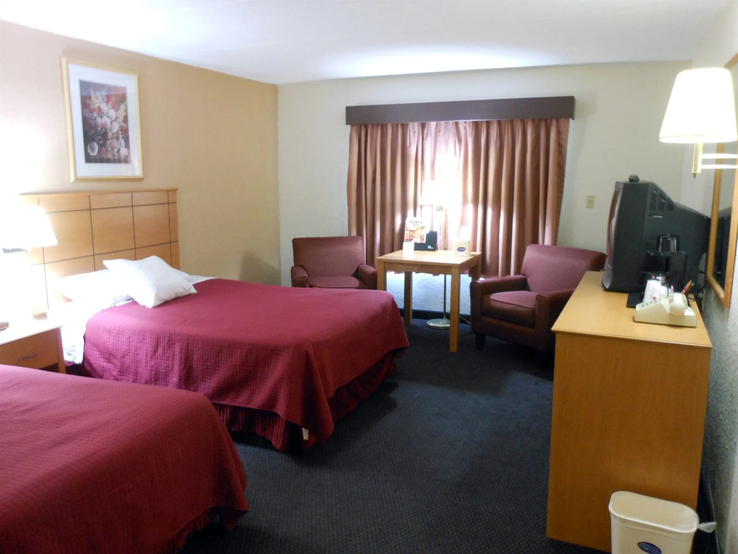 Americas Best Value Inn & Suites St. Cloud