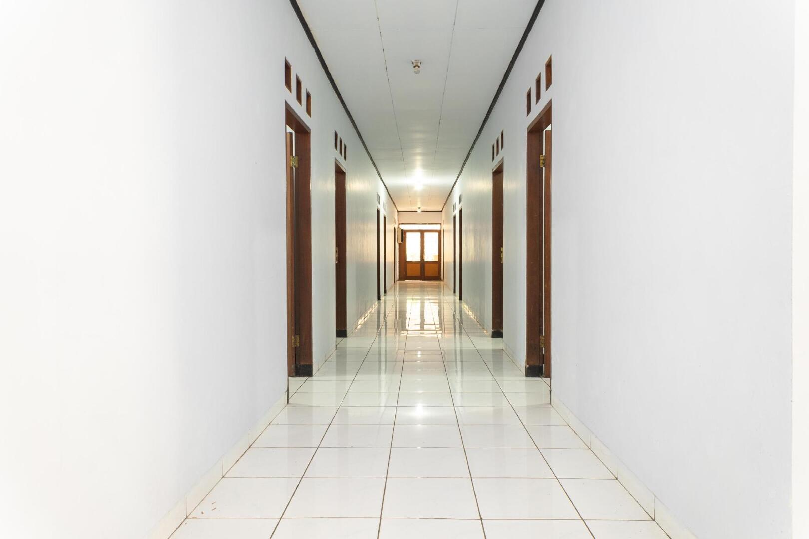 RedDoorz @ Hotel Damanaka Pangalengan