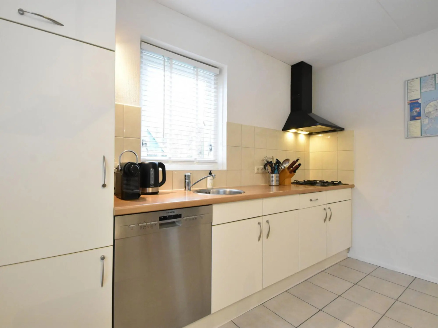 Quaint Holiday Home in Zonnemaire With Roofed Terrace