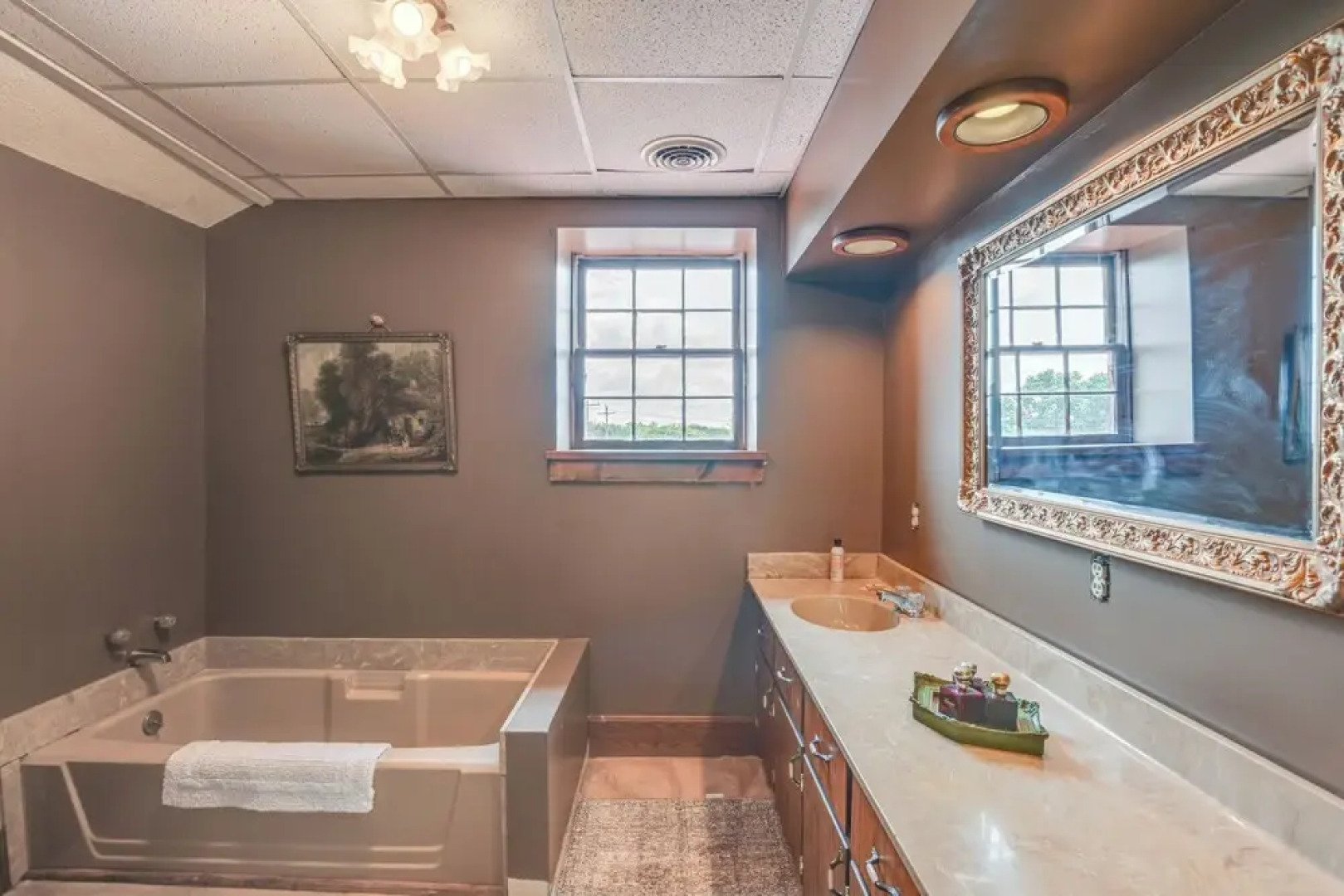 Walk to Lawrenceburg Square: Home for Large Groups