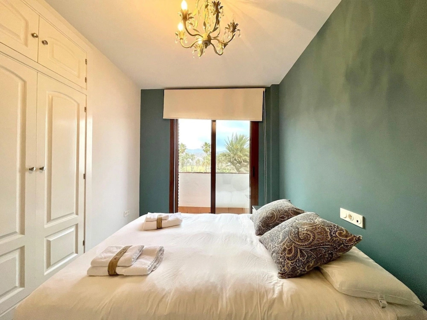 Sunlit Villa Near Golf