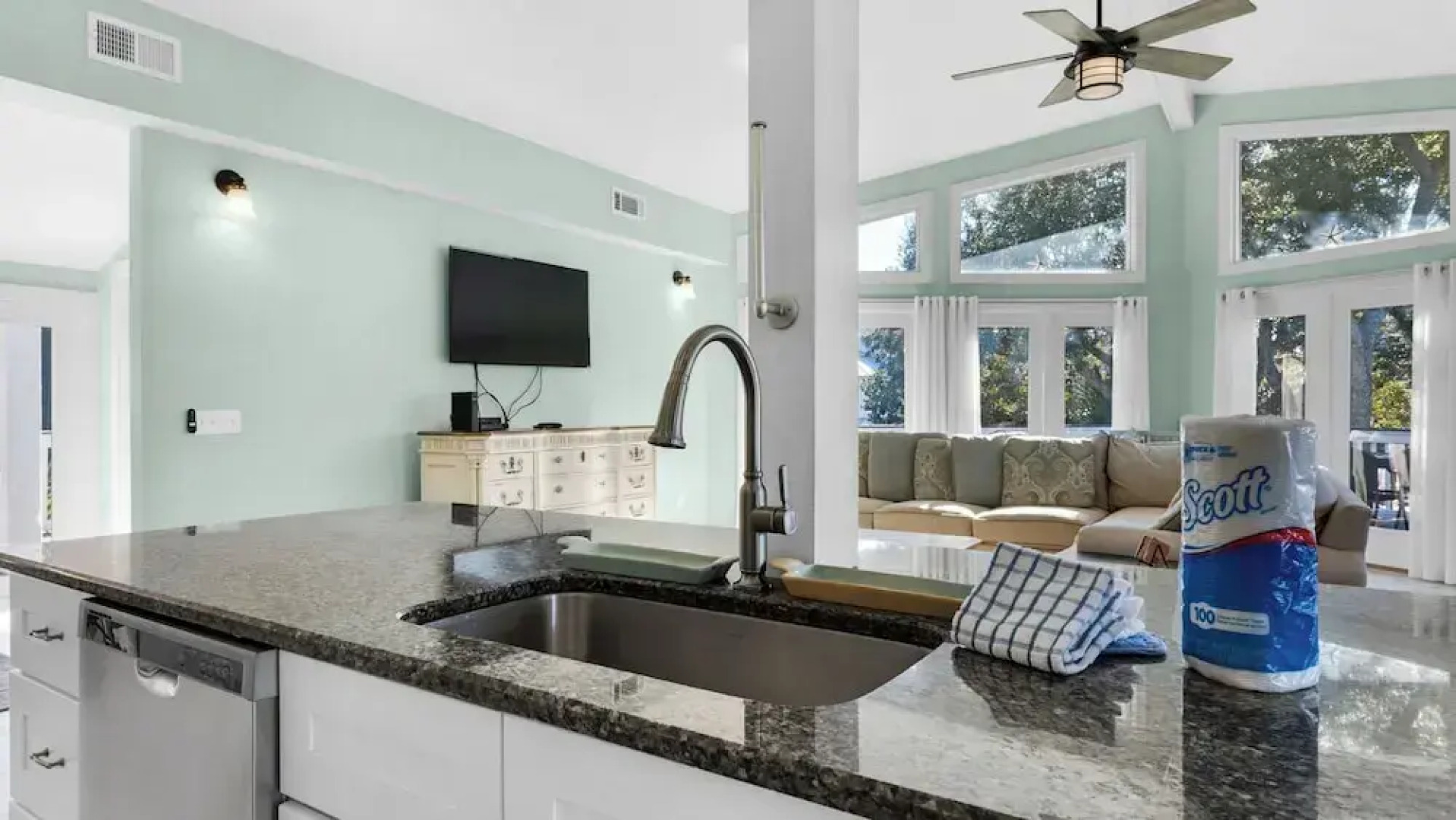 Your Ideal Beach Getaway With Private Pool, Game Room and Close to Beach!