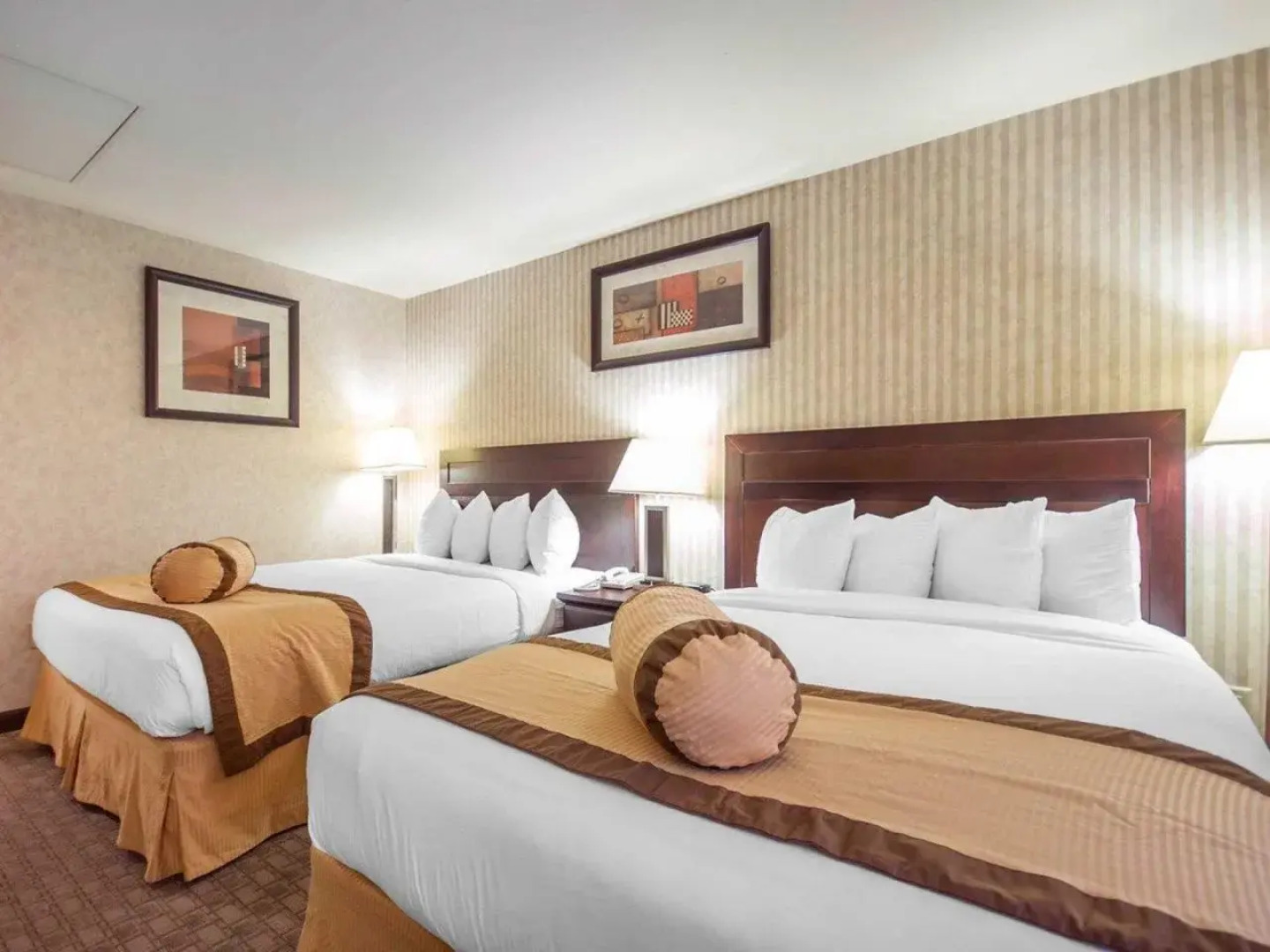 Quality Hotel & Suites Langley