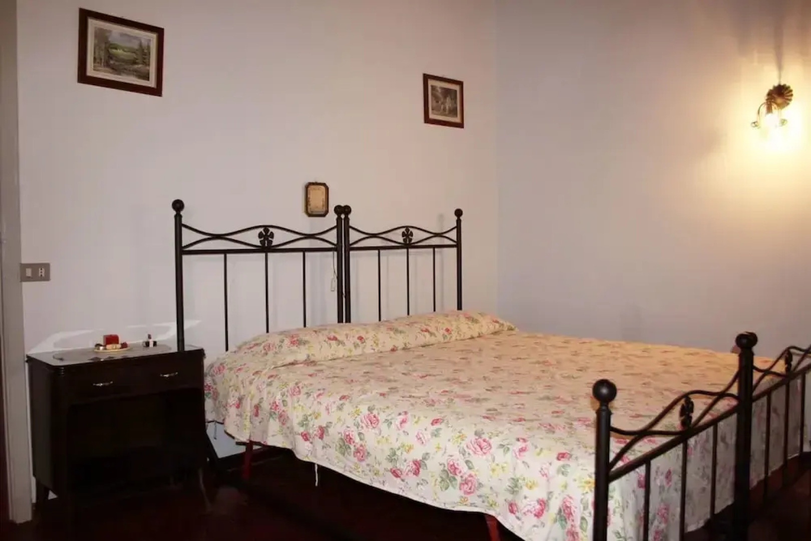 Beautiful Private Villa for 10 People with Private Pool, WIFI, TV, Pets Allowed and Parking