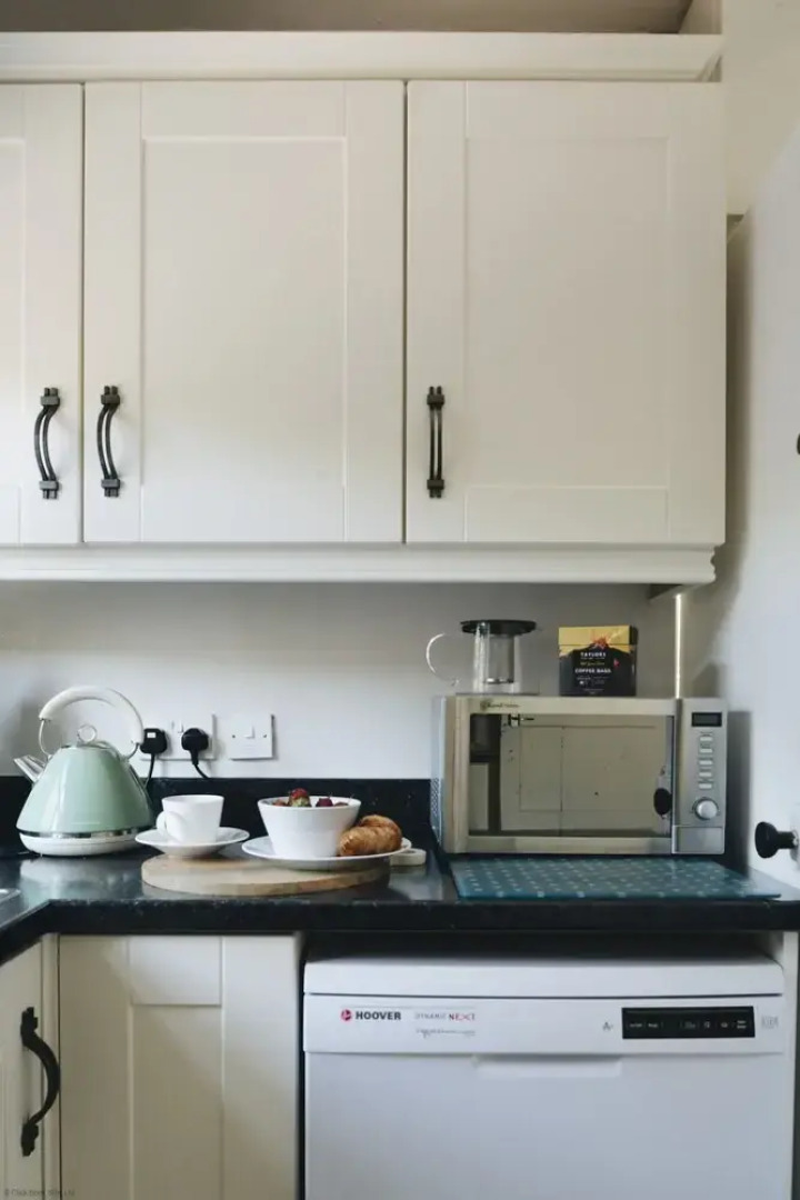 Portrush - Hope Cottage - sleeps 5 guests  in 3 bedrooms