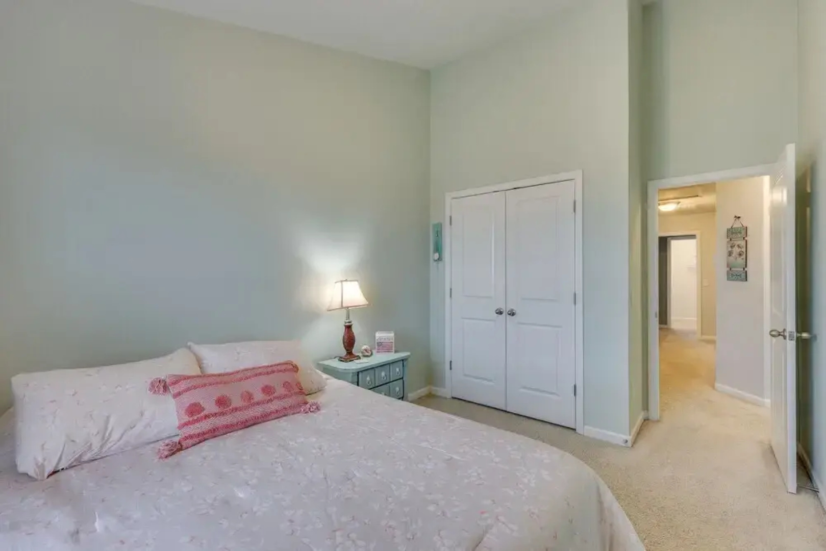 Sweet Dreamin Townhome ~ 7 Mi to Beach!
