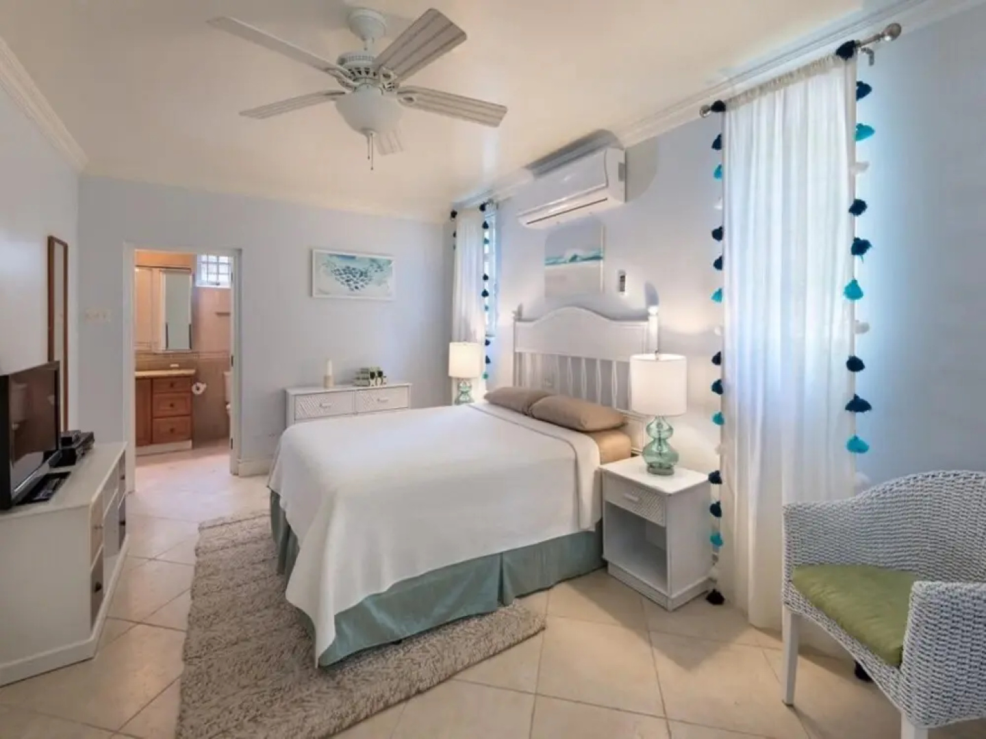 Sunny Vacation Villa 72