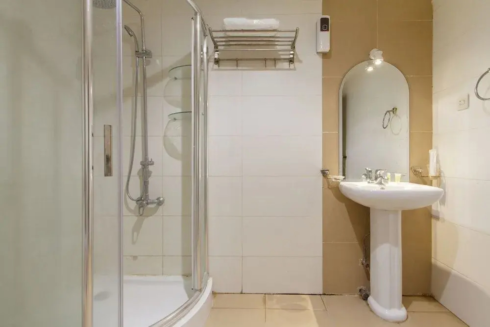 Al Bustan Hotel Suites