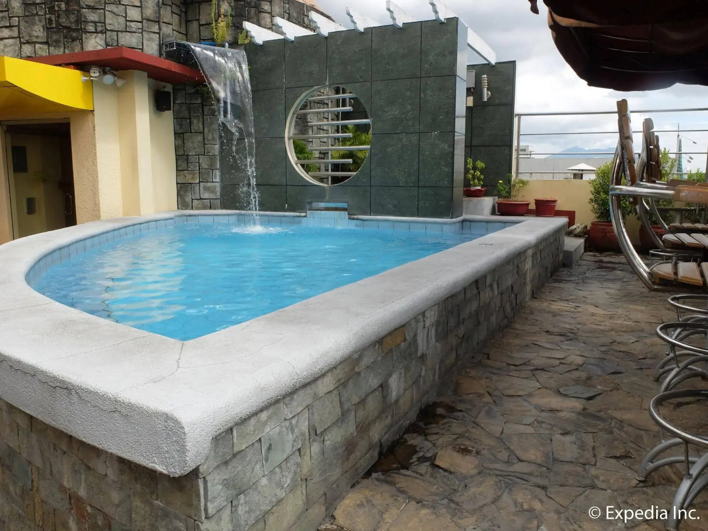 Fields Walking Street Hotel