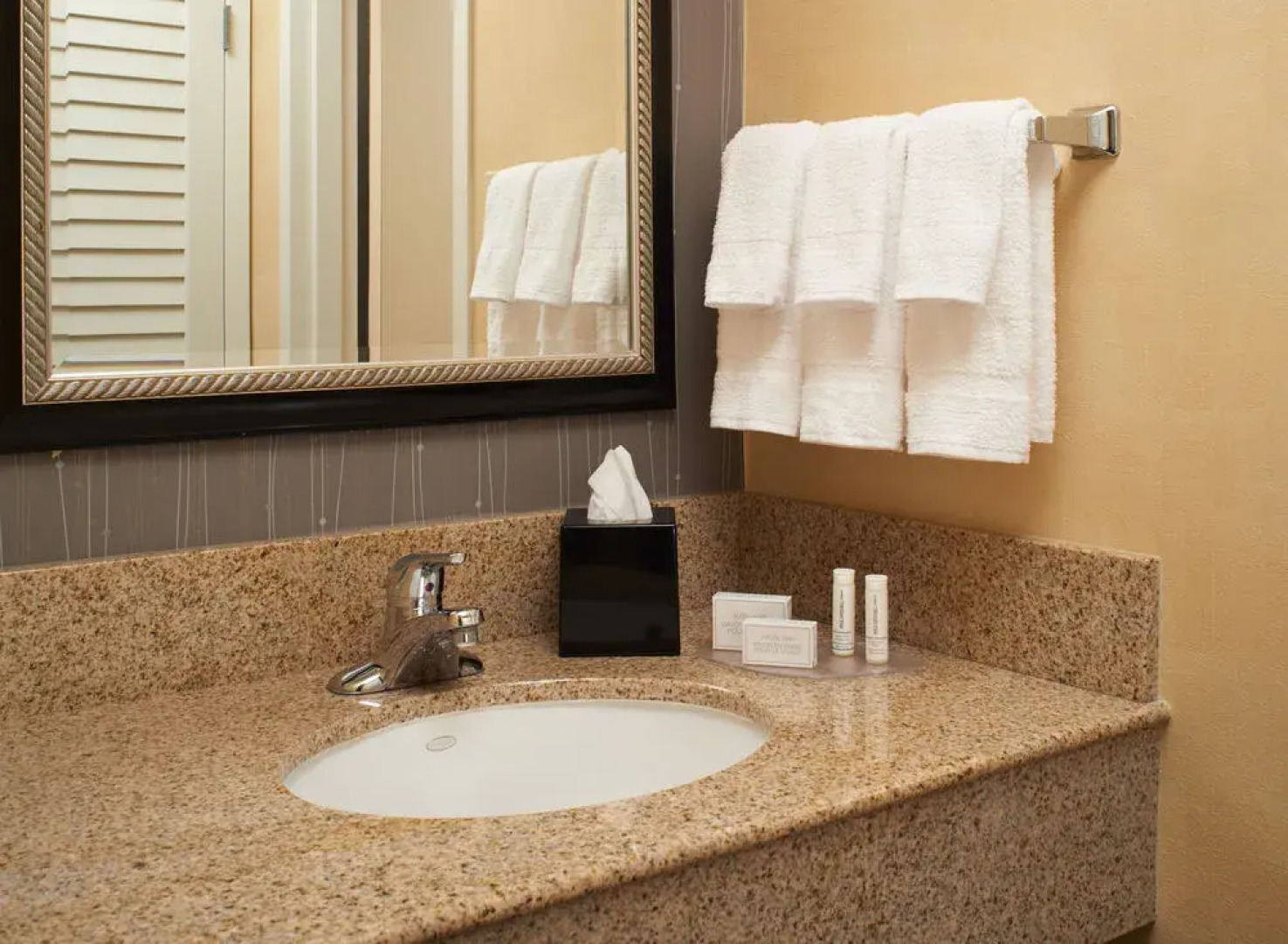 Courtyard Detroit Warren