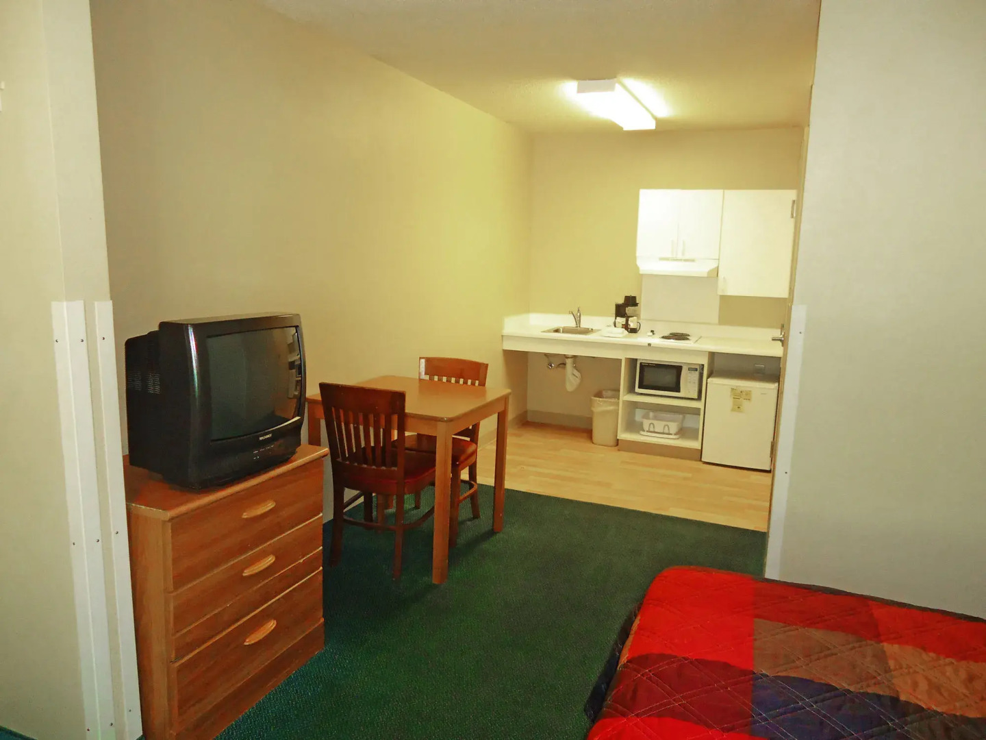 HomeTowne Studios by Red Roof Winston-Salem - University Pkwy