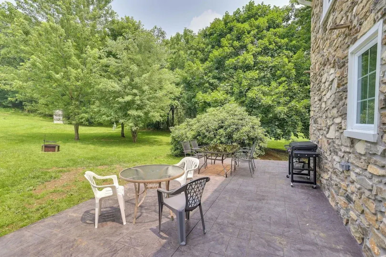 Large Historic Home in Pennsylvania Dutch Country!