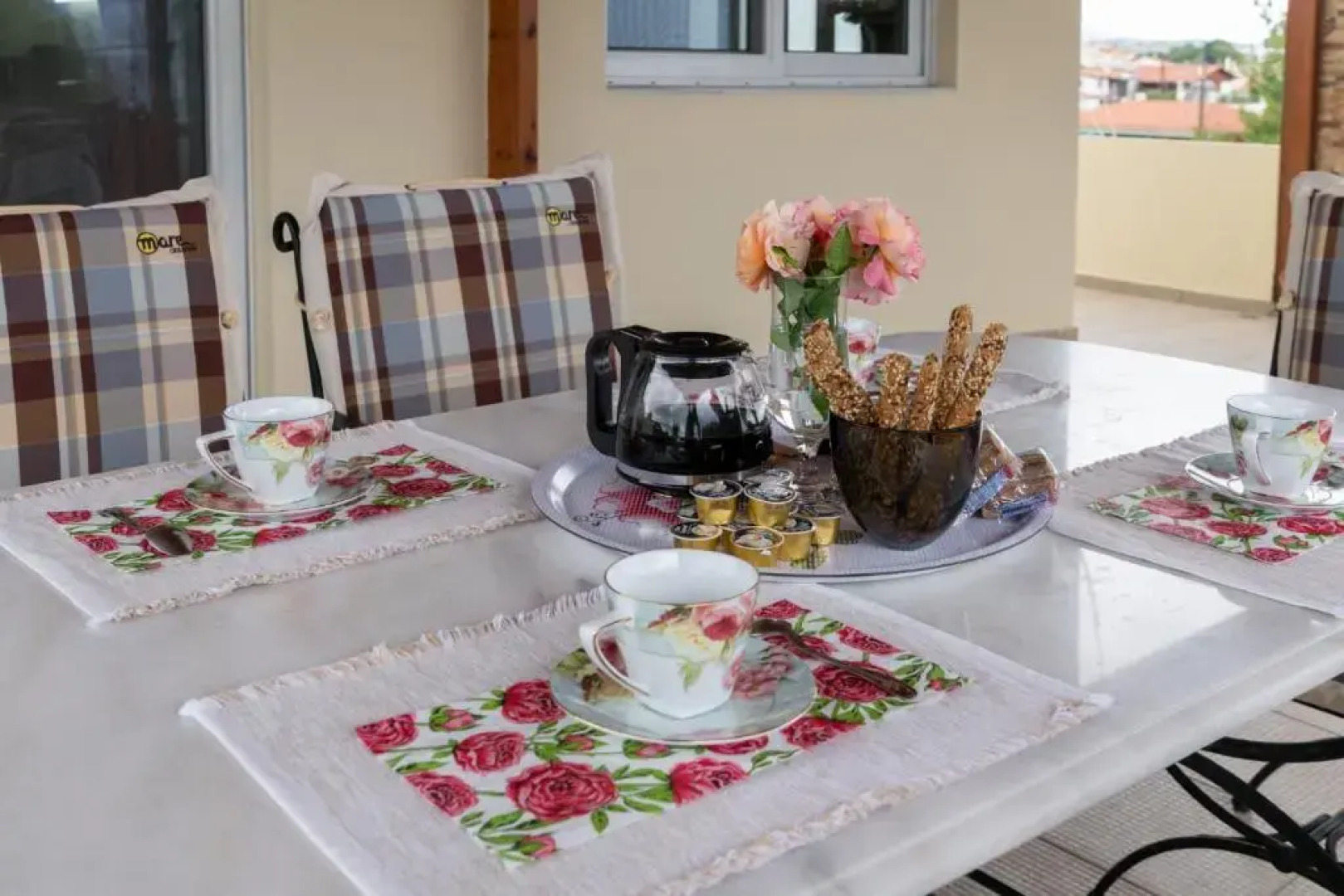 Rose's House (Near Airport)