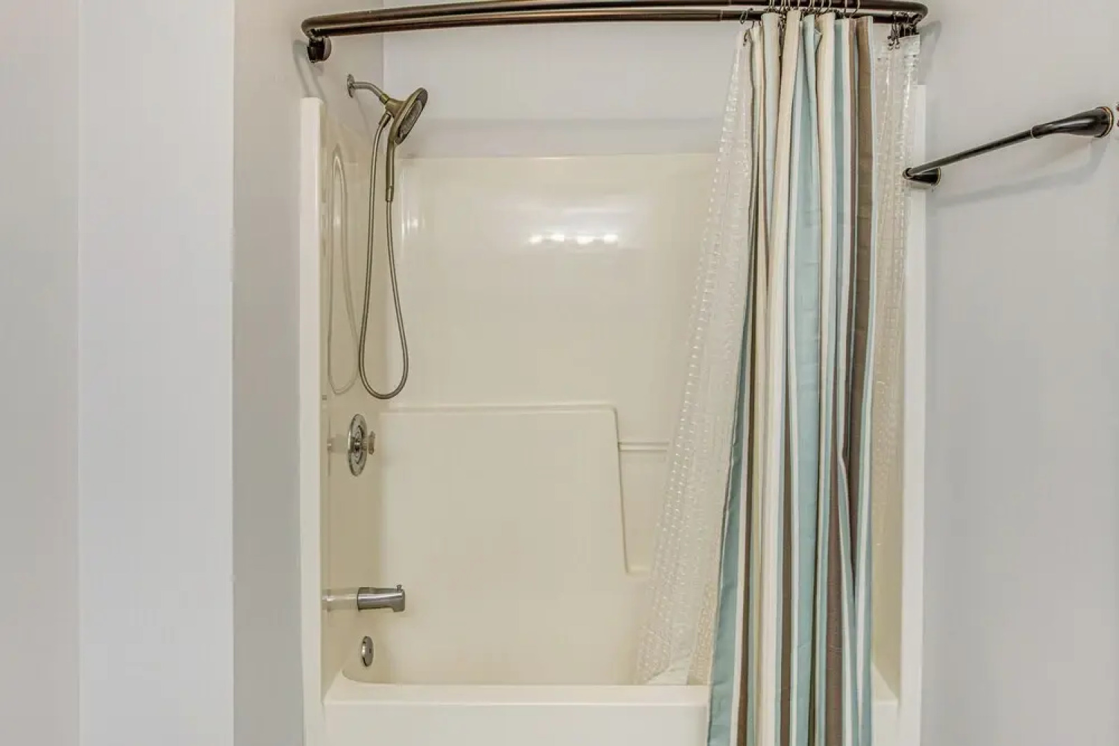 Marina & Pool: Roomy Golf-view Home in Southport