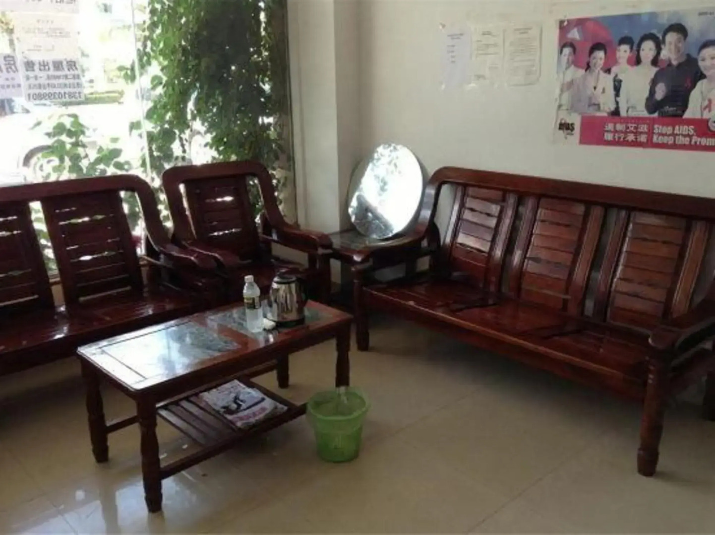 Happy Migratory Bird Family Hostel