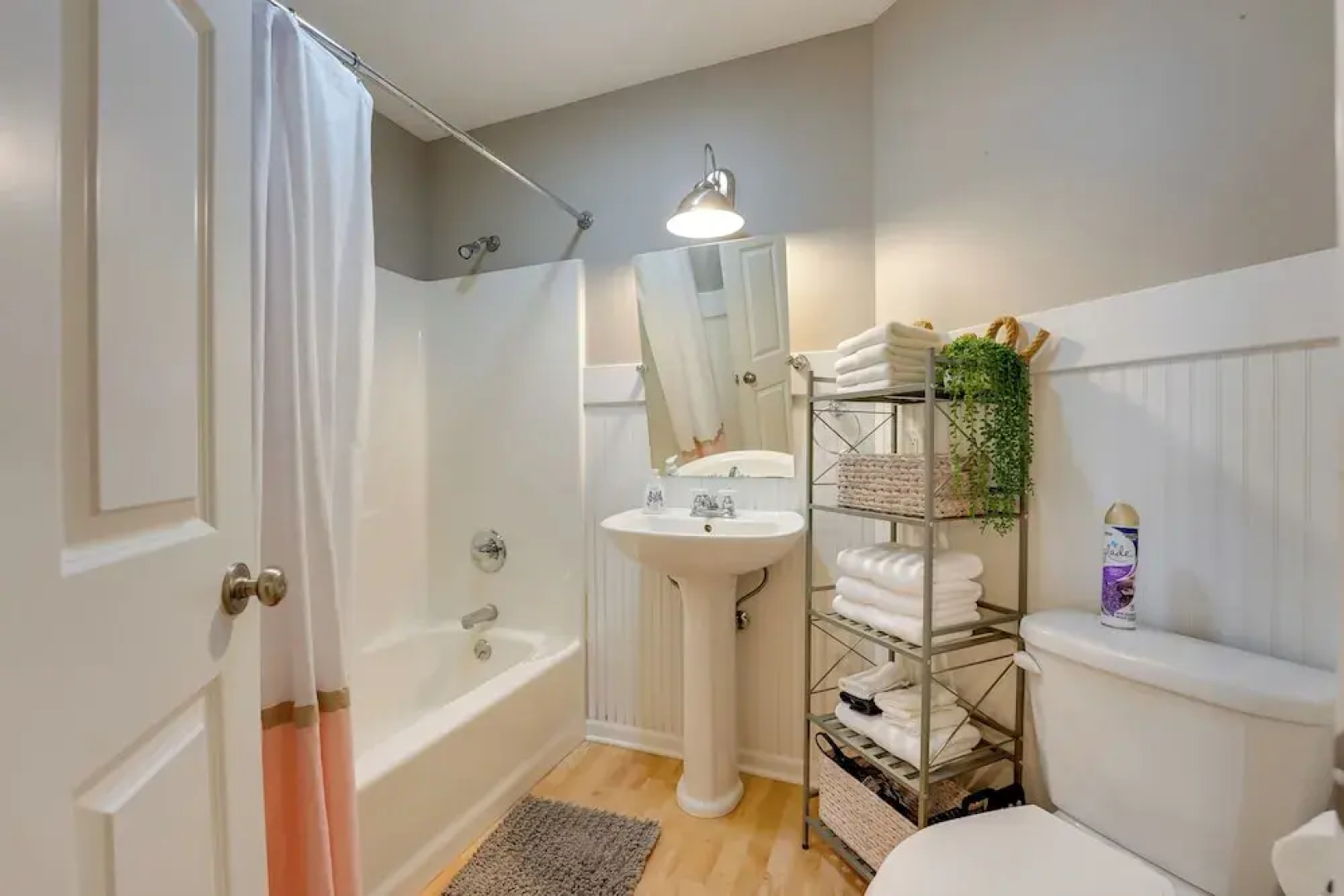 Holland Home: Walk to the Beach!