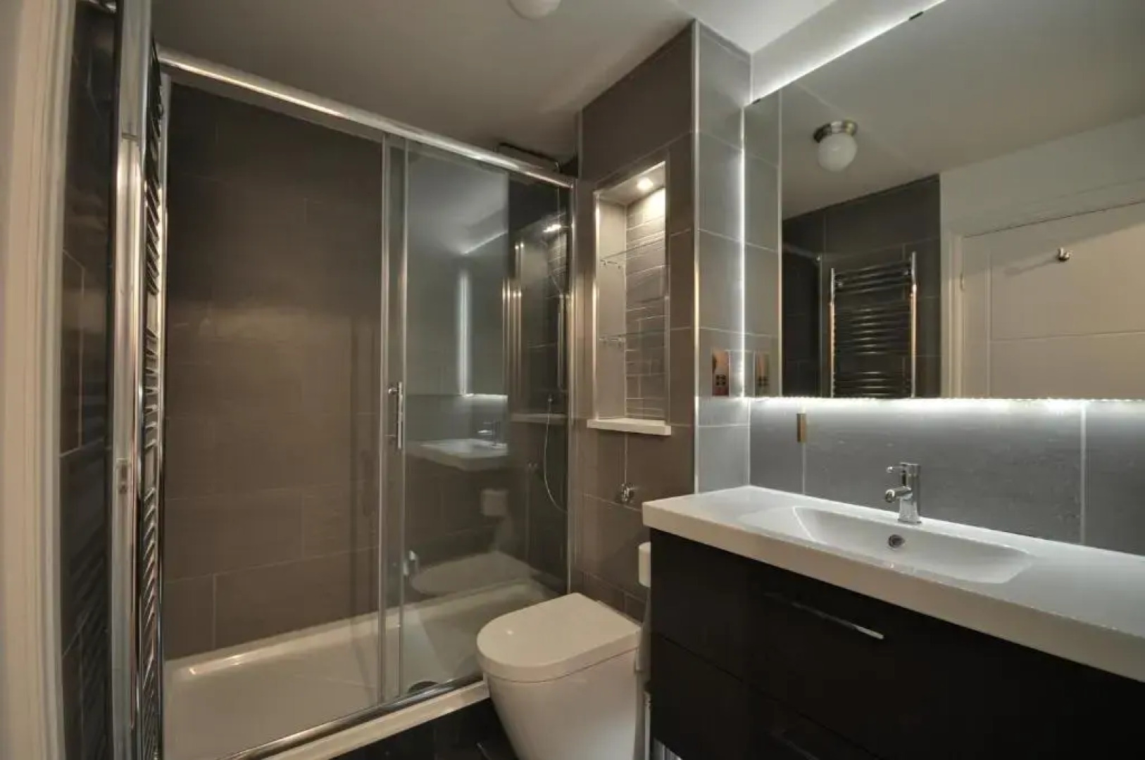 The Garden Apartment, Near Airport & City