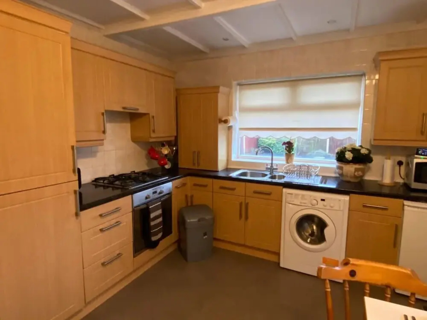 Quiet Secluded two Bedroom Bungalow With Parking