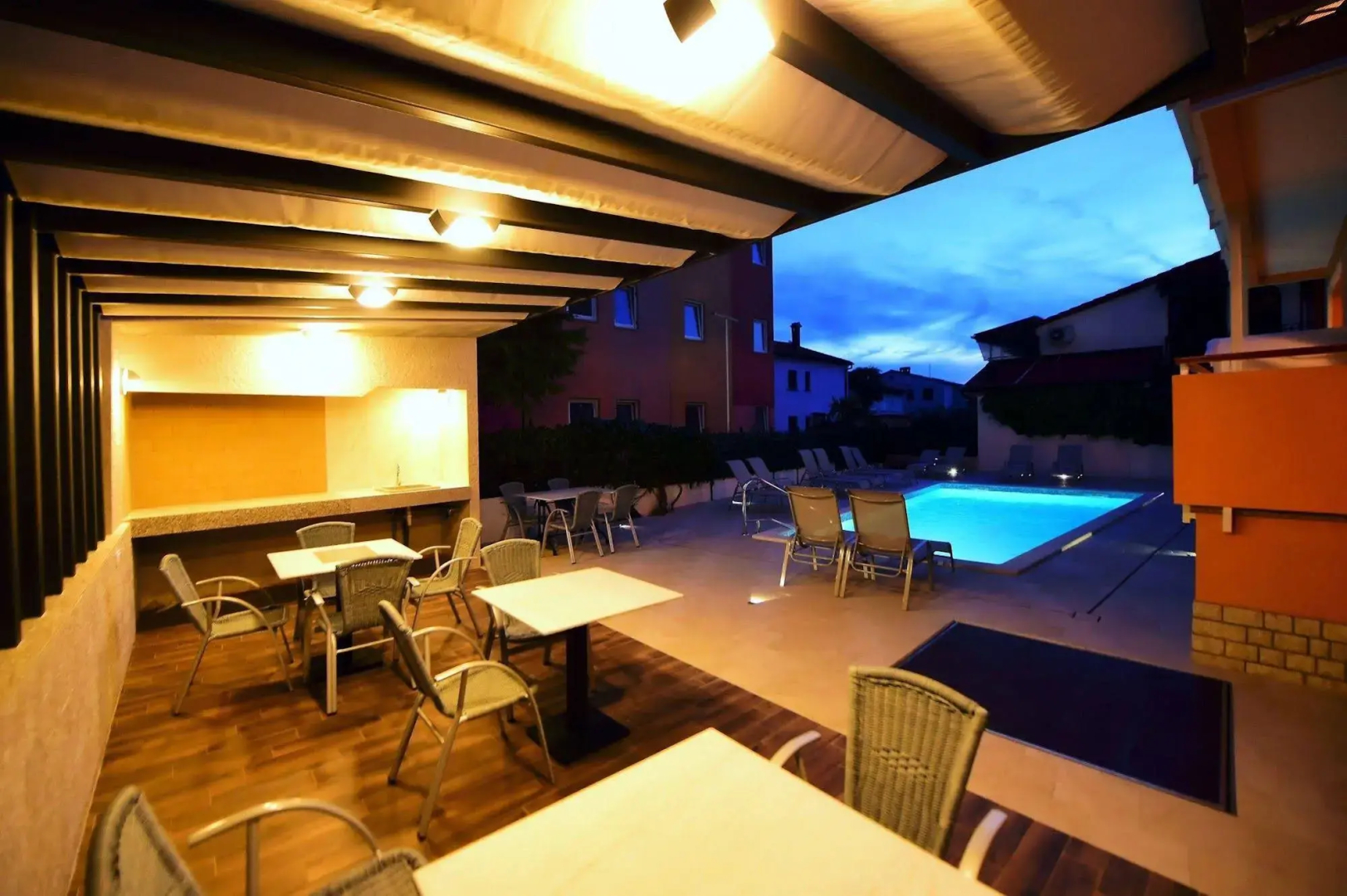 Apartments Zdjelar