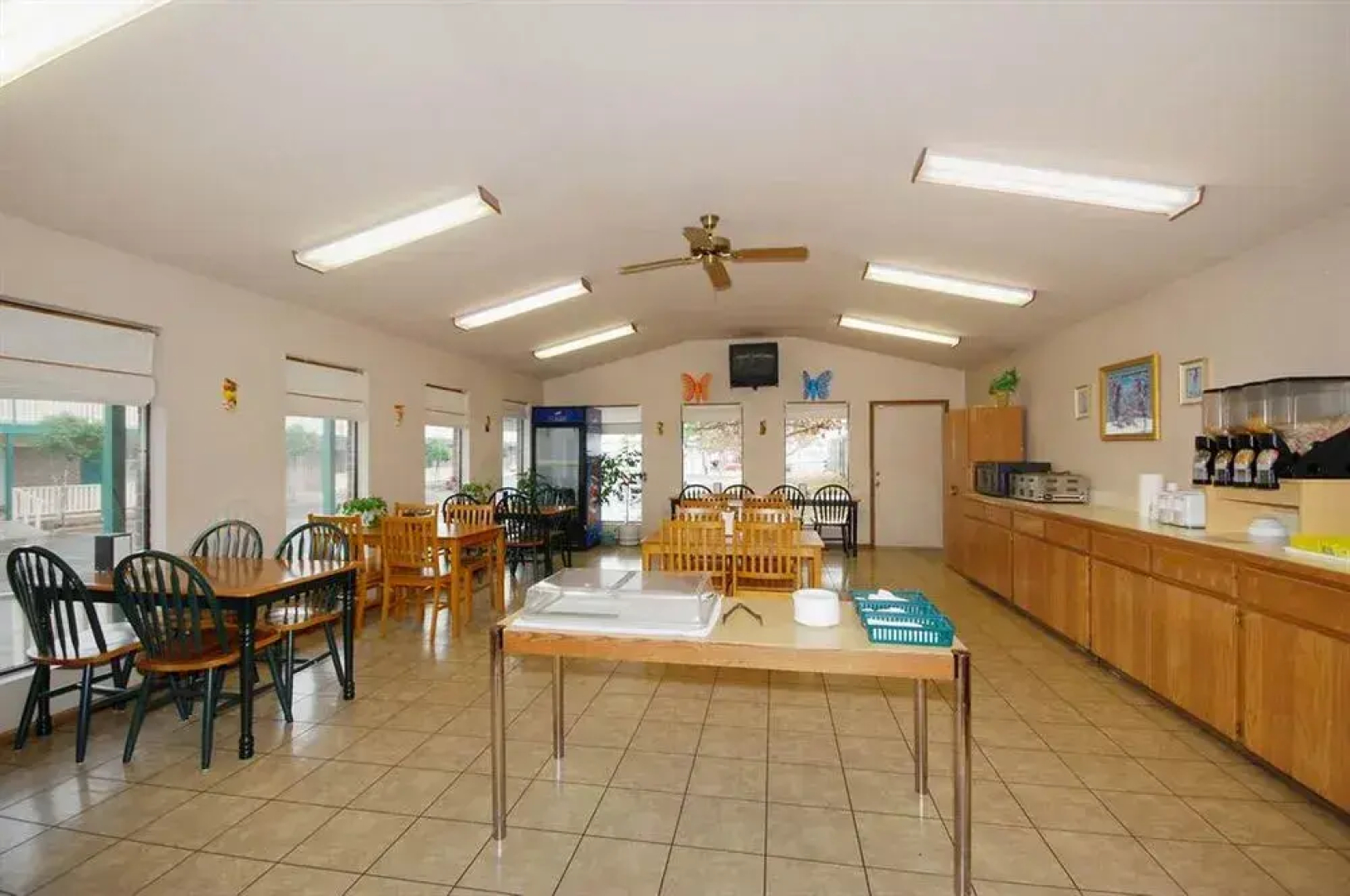Oak Hill Inn & Suites