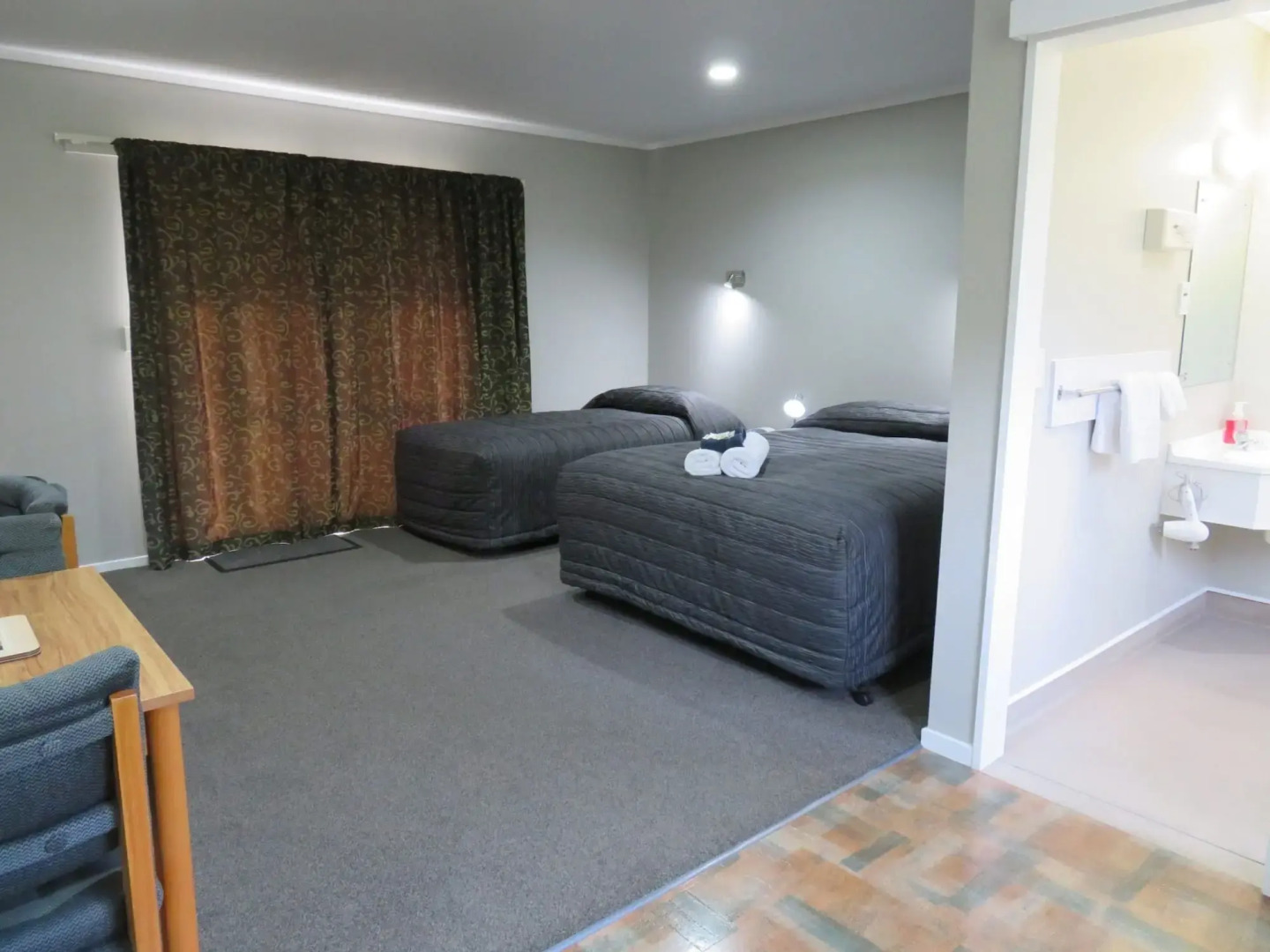 Commodore Court Motel