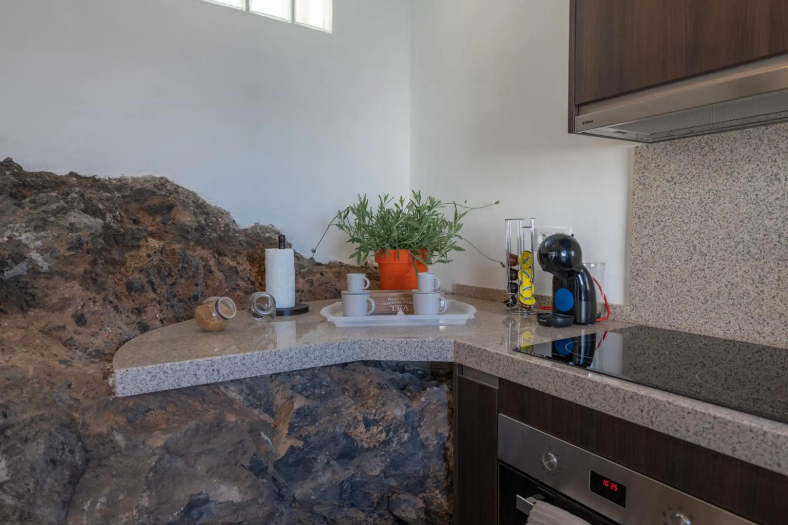 Spectacular Cave with two large terraces (70m2) by the sea