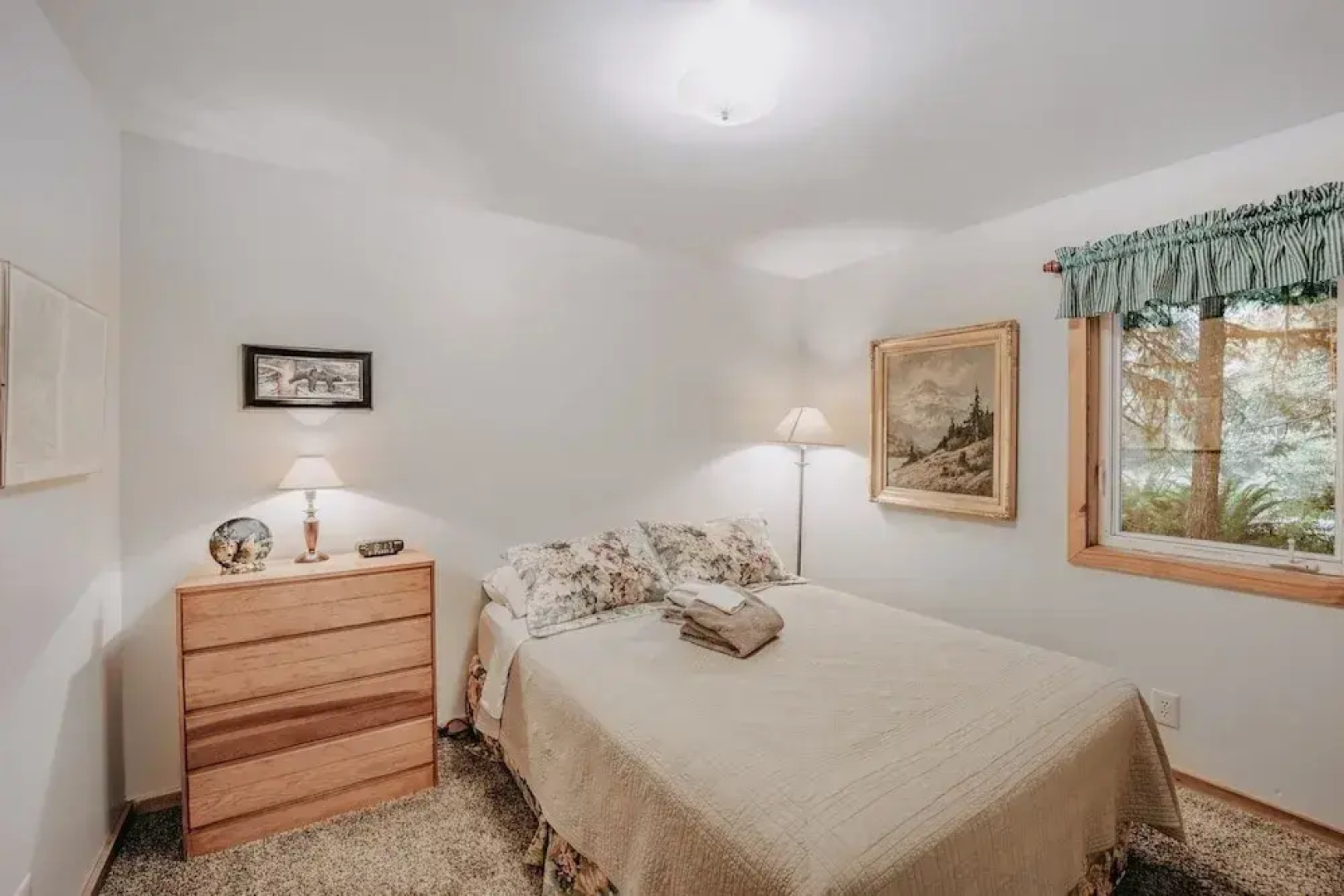 32mbr - Bbq - Pets Ok - Wood Stove - Sleeps 7 3 Bedroom Home by RedAwning