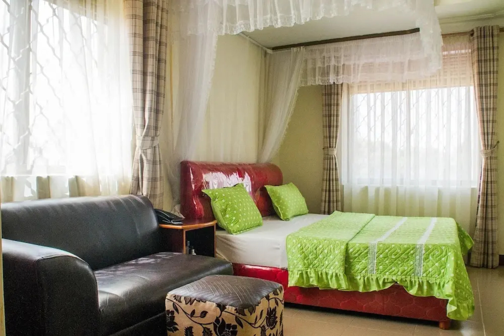 Tropical Suites Hotel