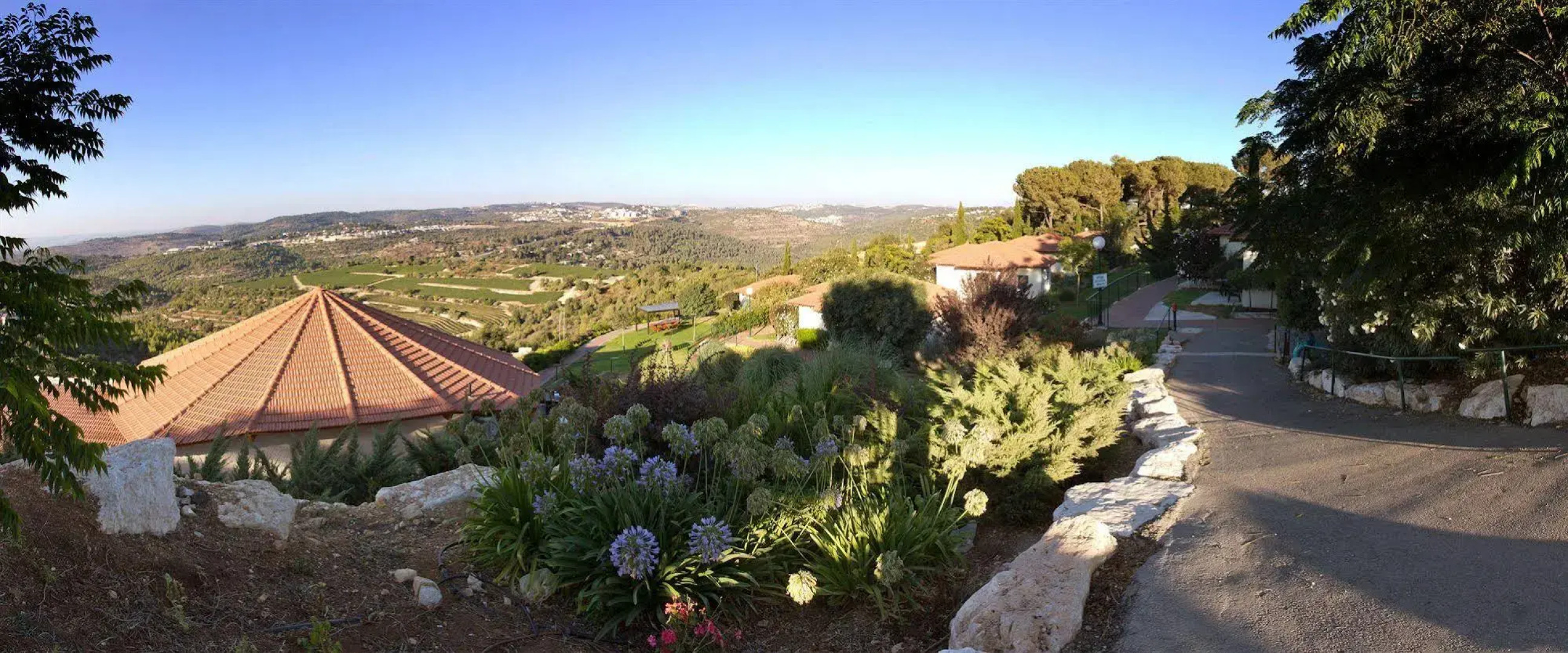 Shoresh Green Hills Family Suites Hotel