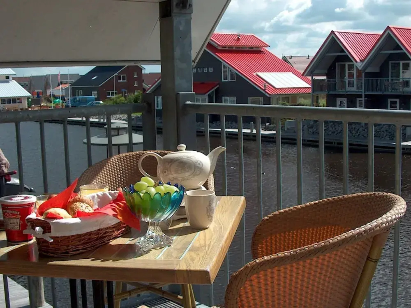 Cosy Holiday Home With Microwave in the Centre of Terherne