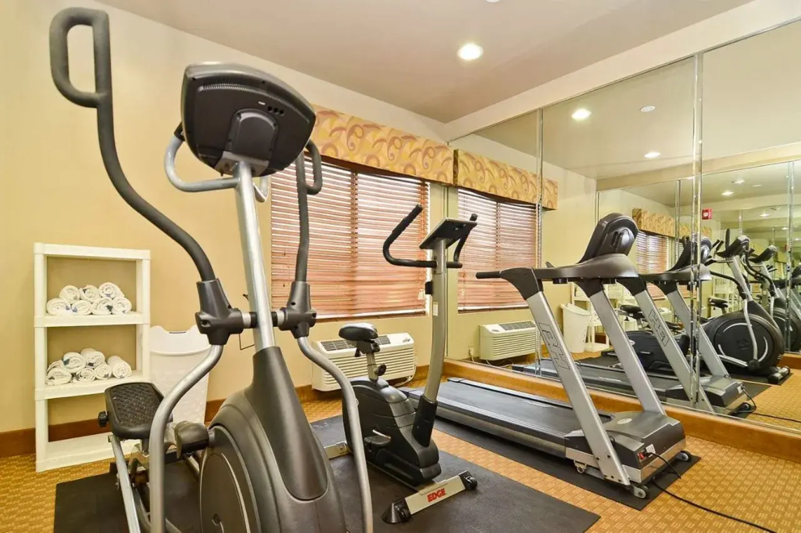 Spark by Hilton Oak Forest