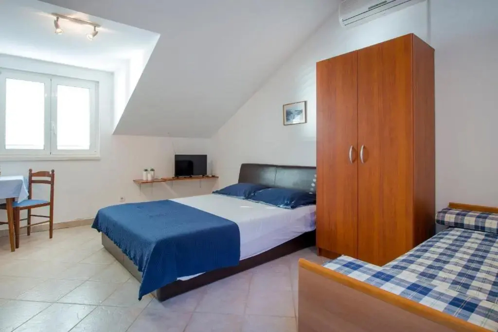 Apartment Dia - 30 m from sea