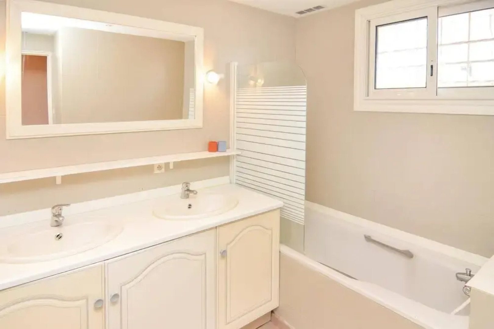 Apartment With 3 Bedrooms in Port-de-bouc, With Wonderful sea View, Shared Pool and Furnished Terrace - 5 km From the Beach